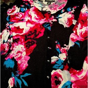 White House Black Market Women’s cardigan sweater